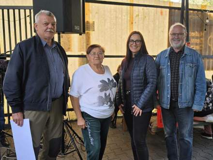 Od lewej Sołtys Drogomyśla Zbigniew Podyma, Przewodnicząca KGW Anna Orawska, Zastępca Burmistrza Strumienia Magdalena Suchanek-Kowalska, Przewodniczący Rady Miejskiej Czesław Greń