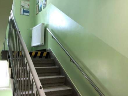 Pruchna - wyremontowana klatka schodowa
