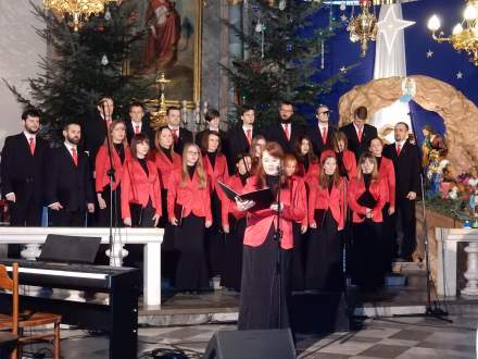 Występ Chóru Lutnia, gospodarza koncertu