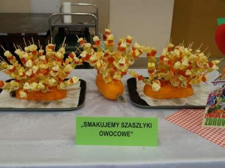 "Smakujemy szaszłyki owocowe"
