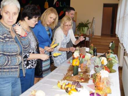 Komisja oceniająca ludziki warzywno-owocowe