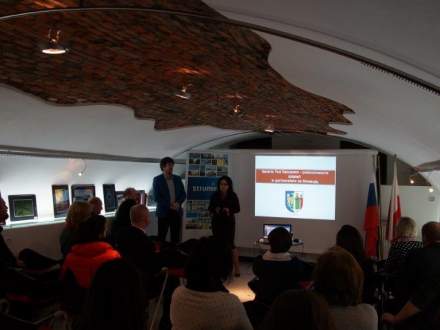 Konsul wraz z członkami Komitetu Monitorującego odwiedził Galerię Pod Ratuszem