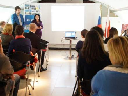 Konsul wraz z członkami Komitetu Monitorującego odwiedził Galerię Pod Ratuszem