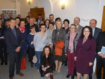 Konsul wraz z członkami Komitetu Monitorującego odwiedził Galerię Pod Ratuszem