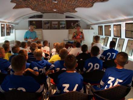 Piłkarze UKS Leszczyny