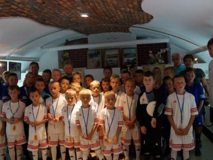 Piłkarze UKS Leszczyny