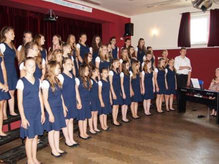 Chór "Canzonetta" w Gimnazjum im. Powstańców Śląskich w Strumieniu