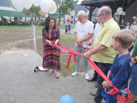 Przecięcie wstęgi na otwarciu tężni.