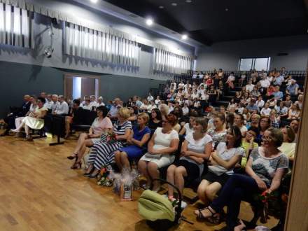 Pożegnanie klas szóstych i zakończenie roku szkolnego Szkoły Podstawowej w Strumieniu