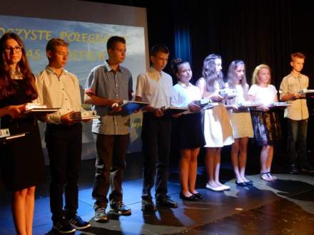 Pożegnanie klas szóstych i zakończenie roku szkolnego Szkoły Podstawowej w Strumieniu