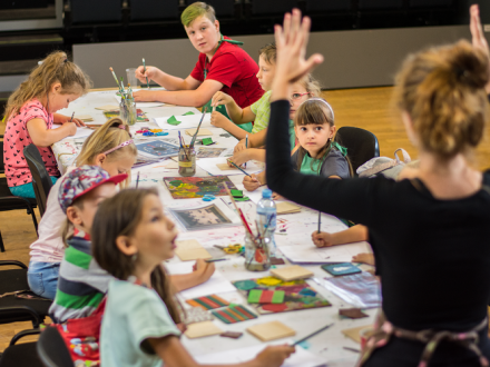 W MGOK - Rodzice na widowni, dzieci pod opieką