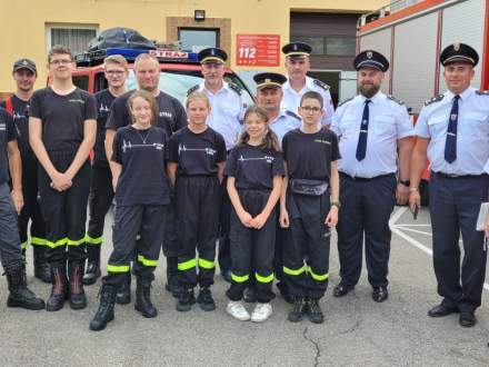 Wizyta w jednostce OSP Drogomyśl - zdjęcie grupowe