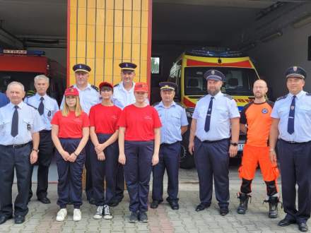 Wizyta w jednostce OSP Strumień - zdjęcie grupowe