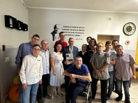 wizyta Wiceministra Rodziny i Polityki Społecznej Stanisława Szweda w Domu Pomocy Społecznej dla Dzieci w Strumieniu
