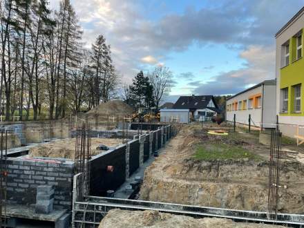 Trwa rozbudowa szkoły w Bąkowie