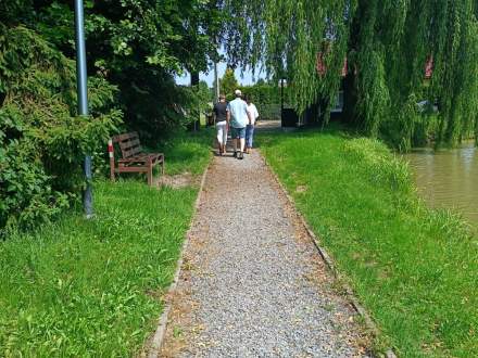 Spacer po ścieżce w Drogomyślu