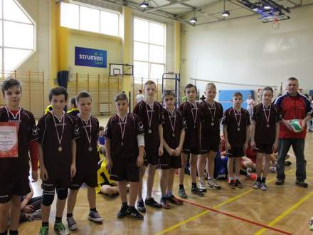 Turniej mini piłki siatkowej szkół podstawowych Zdj. www.sport.strumien.pl