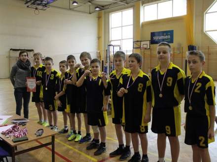 Turniej mini piłki siatkowej szkół podstawowych Zdj. www.sport.strumien.pl