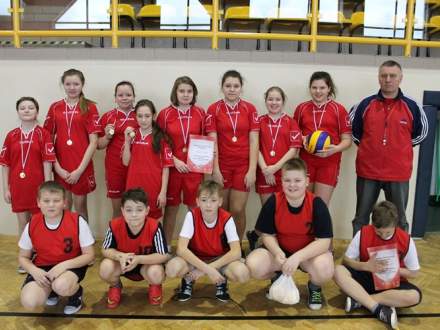 Turniej mini piłki siatkowej szkół podstawowych Zdj. www.sport.strumien.pl