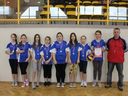 Turniej mini piłki siatkowej szkół podstawowych Zdj. www.sport.strumien.pl