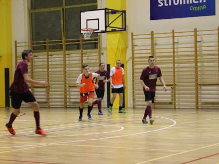 Trwają rozgrywki Halowej Ligi Piłki Nożnej