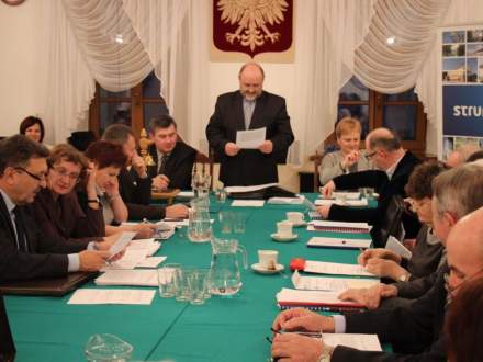 Radni w trakcie obrad