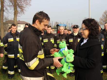 Żabka Gratka pomoże strażakom