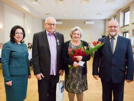 Wręczono medale za długoletni staż małżeński