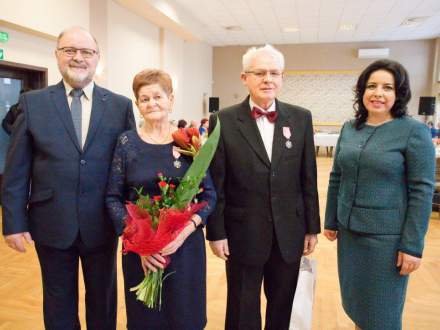 Wręczono medale za długoletni staż małżeński