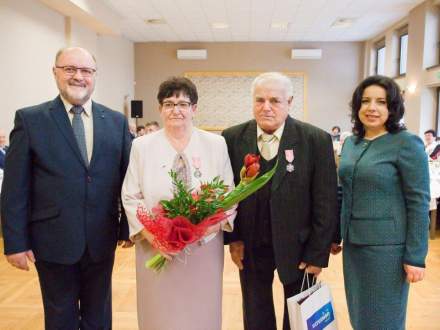 Wręczono medale za długoletni staż małżeński