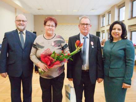 Wręczono medale za długoletni staż małżeński