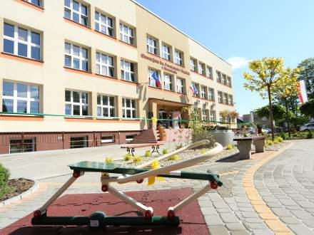 Plenerowa siłownia przy Gimnazjum im. Powstańców Śląskich