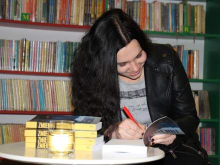 Spotkanie w Bibliotece z Agatą Kijorą