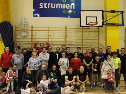 Na Hali Sportowej w Strumieniu odbył się Amatorski mikołajkowy Turniej Piłki Siatkowej