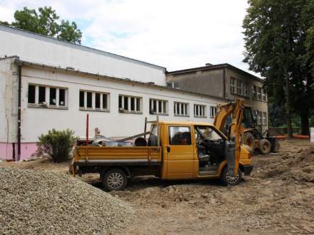 Jedną z najwazniejszych inwestycji jest odwodnienie szkoły w Bąkowie