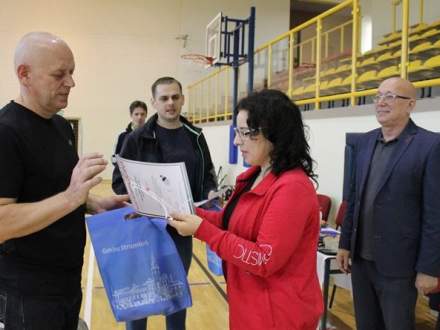 Jesienny Amatorski Turniej Badmintona w grze deblowej