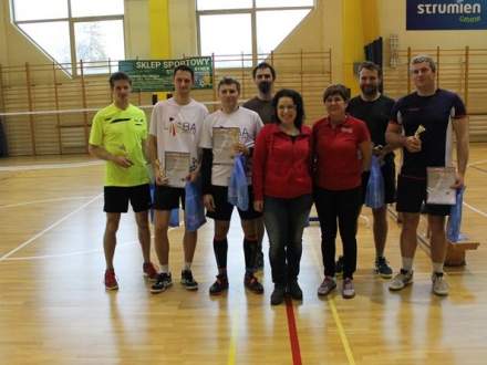 Jesienny Amatorski Turniej Badmintona w grze deblowej