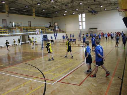 Turniej mini piłki siatkowej szkół podstawowych Zdj. www.sport.strumien.pl