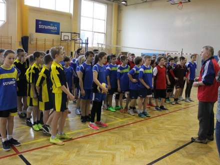 Turniej mini piłki siatkowej szkół podstawowych Zdj. www.sport.strumien.pl