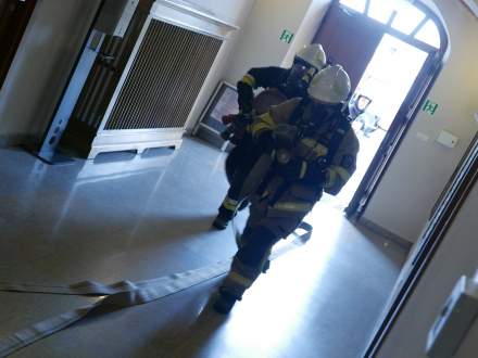 Próbna ewakuacja przeciwpożarowa w Urzędzie Miejskim w Strumieniu