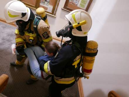 Próbna ewakuacja przeciwpożarowa w Urzędzie Miejskim w Strumieniu