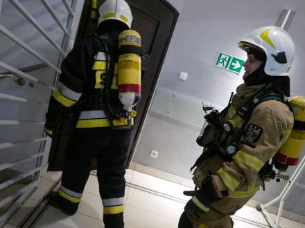 Próbna ewakuacja przeciwpożarowa w Urzędzie Miejskim w Strumieniu