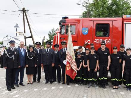 Przekazanie wozu dla OSP Pruchna fot. M.Gruszka