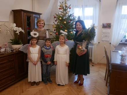 z życzeniami świątecznymi Przedszkolaki ze Zbytkowa