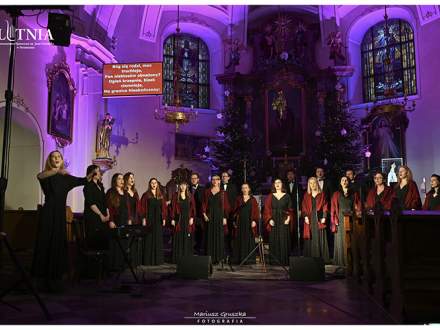 Koncert w wykonaniu Chóru Towarzystwa Śpiewaczego Lutnia w Sanktuarium św.Barbary w Strumieniu (fot. M.Gruszka)