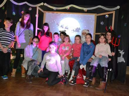 Dzieci na spotkaniu z Mikołajem