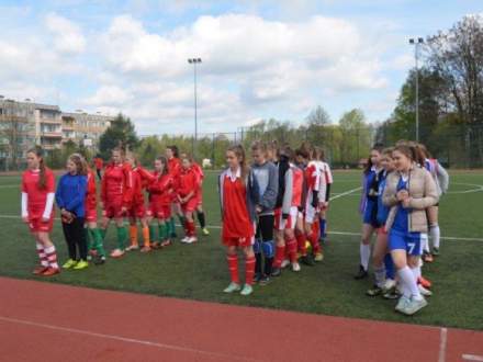 Dziewczęta z Gimnazjum w Strumieniu mistrzyniami powiatu w piłce nożnej