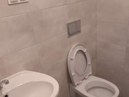 remont sanitariatów SP w Drogomyślu