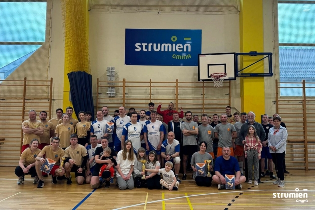 XVI Miejsko-Gminny Turniej Piłki Siatkowej drużyn OSP Gminy Strumień - zdjęcie grupowe