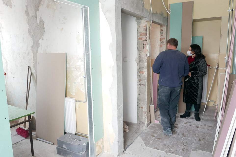 Przebudowa pomieszczeń gospodarczych na punkt wydawania posiłków i stołówkę w szkole w Zabłociu